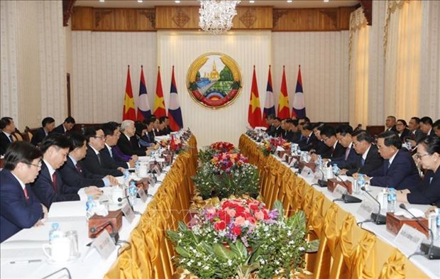 阮富仲会见老挝政府总理和国会主席 hinh anh 2