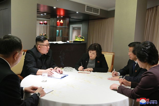美朝领导人第二次会晤：朝鲜最高领导人与各谈判专家举行战略会议 hinh anh 1