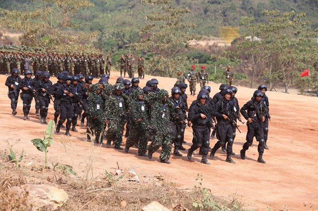 柬中两军以“反恐联合训练暨人道主义救助”为主题开展联合训练 hinh anh 1