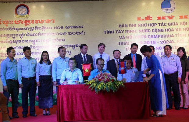 越南西宁省与柬埔寨边境省加强青年交流与合作 hinh anh 1