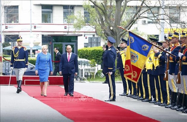 罗马尼亚总理登奇勒为越南政府总理阮春福举行欢迎仪式 hinh anh 3