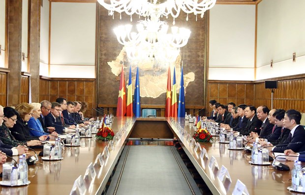罗马尼亚总理登奇勒为越南政府总理阮春福举行欢迎仪式 hinh anh 4
