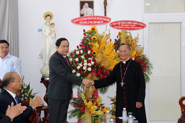 越南党和国家领导在复活节期间开展走访慰问活动 hinh anh 1