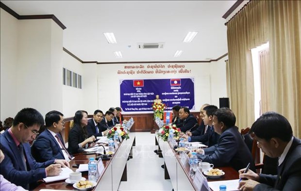 越南与老挝加强民族工作的合作 hinh anh 1