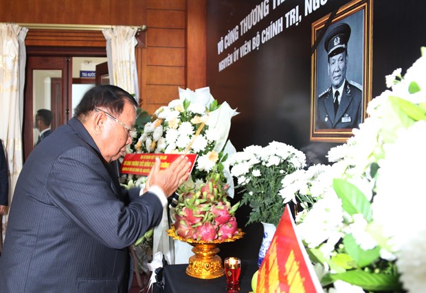 老挝党和国家高层领导出席黎德英同志吊唁仪式并在吊唁簿上留言 hinh anh 1