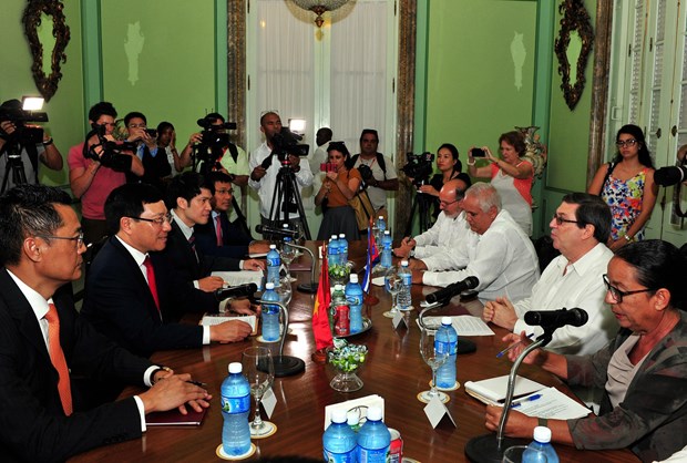 越南政府副总理兼外长范平明对古巴进行正式访问 hinh anh 1