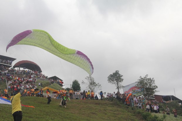 2019年“在放水梯田上飞翔” 滑翔伞节吸引100多名飞行员参加 hinh anh 1