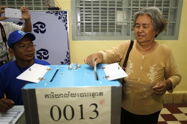 柬埔寨超过99%选民参加第三届首都省市县区理事会选举 hinh anh 2