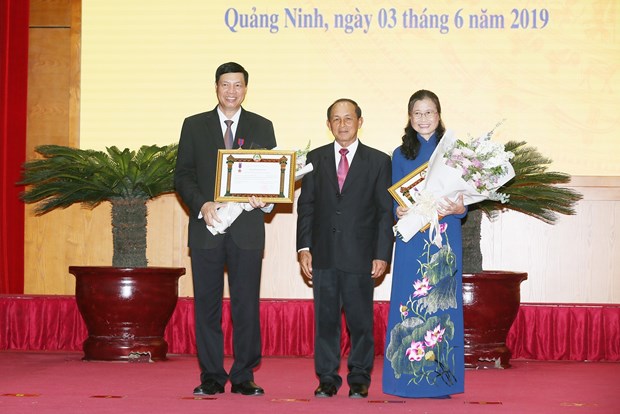 广宁省多个集体和个人荣获老挝国家主席授予的勋章 hinh anh 2