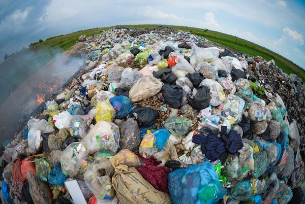 “拯救海洋” 塑料废弃物图片展在河内举行 hinh anh 2