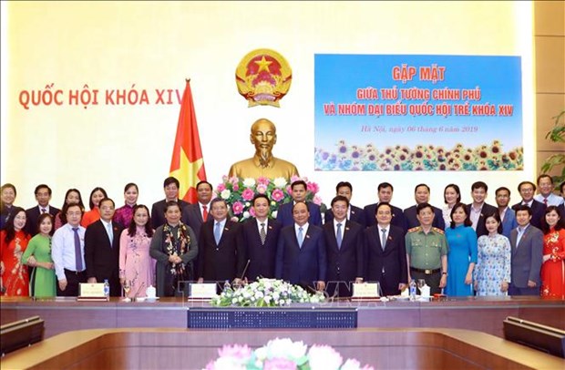 越南政府总理阮春福：国会就是青年国会代表的一所大规模大学 hinh anh 1