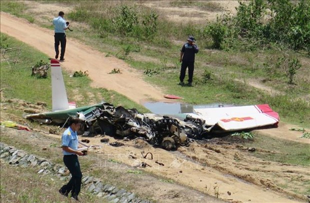 越南军用训练机在庆和省坠毁 两名飞行员牺牲 hinh anh 1
