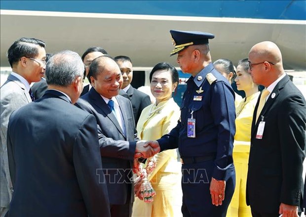 越南政府总理阮春福抵达曼谷 开始出席第34届东盟峰会系列活动 hinh anh 2