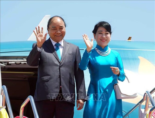 越南政府总理阮春福抵达曼谷 开始出席第34届东盟峰会系列活动 hinh anh 1