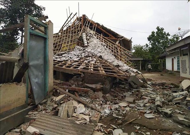印尼北马鲁古省发生7.3级地震 部分房屋被毁 hinh anh 1