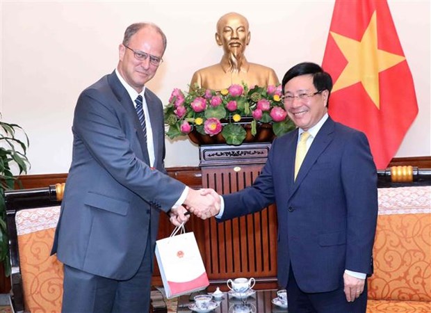 越南政府副总理范平明会见德国驻越大使克里斯蒂安·伯杰 hinh anh 1