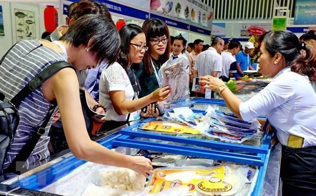 2019年河内水产品展览会吸引众多参观者 hinh anh 1
