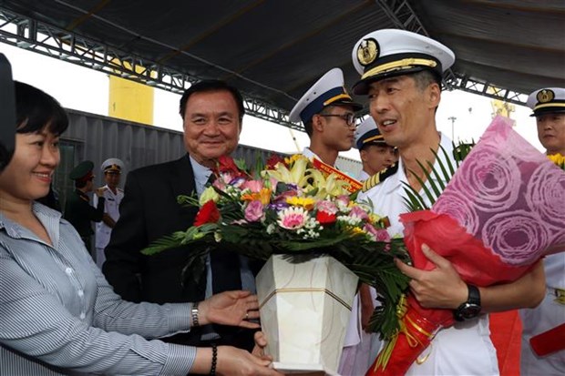日本海上自卫队扫雷母舰代表团对岘港市进行访问 hinh anh 1