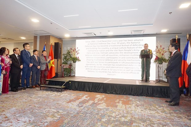 越南人民军建军75周年纪念典礼暨2019年国防白皮书介绍活动在世界多国举行 hinh anh 2
