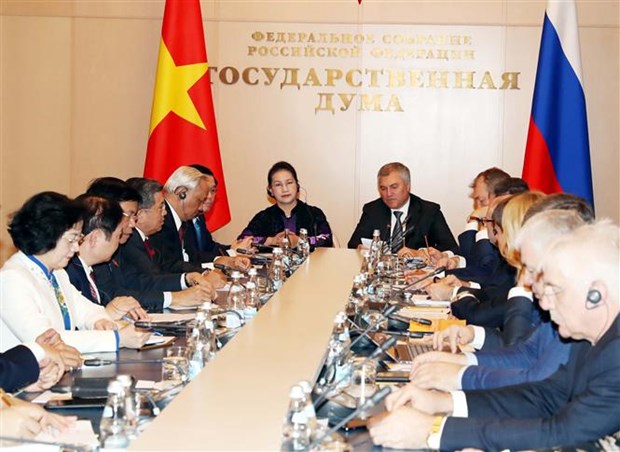 越南国会主席同俄罗斯国家杜马主席出席越俄议会间合作委员会首次会议 hinh anh 1