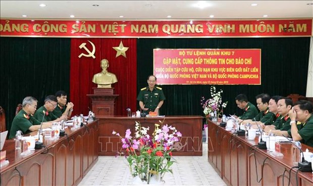 越南和柬埔寨联合举行2019年陆地边界地区搜救演习 hinh anh 1