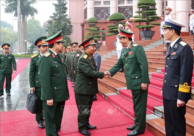 老挝国防部部长占沙蒙大将对越南进行工作访问 hinh anh 1