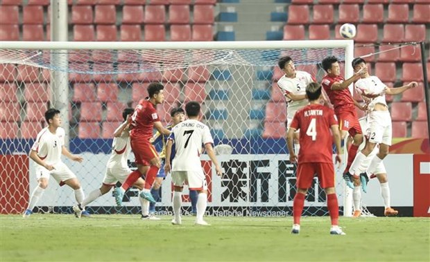 2020年U23亚洲杯：越南U23足球队以1比2惜败朝鲜队 无缘亚洲杯八强 hinh anh 1