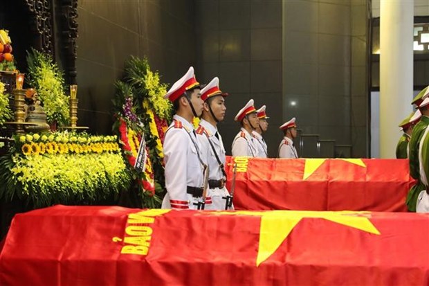 越共中央公安党委、公安部为在同心乡执行任务时牺牲的三名公安烈士隆重举行葬礼仪式 hinh anh 1