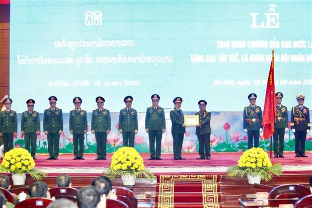 越南和老挝两国国家勋章授勋仪式在河内隆重举行 hinh anh 3