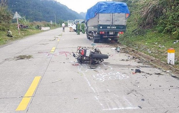 昆嵩省发生一起交通事故 造成两名外籍游客伤亡 hinh anh 1