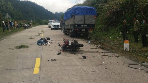 越南国家交通安全委员会要求查明在昆嵩省发生的致两名外籍游客死亡的交通事故原因 hinh anh 1