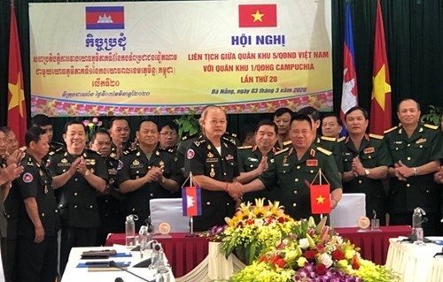 越南人民军第五军区与柬埔寨皇家军队第一军区举行第20次联席会议 hinh anh 2