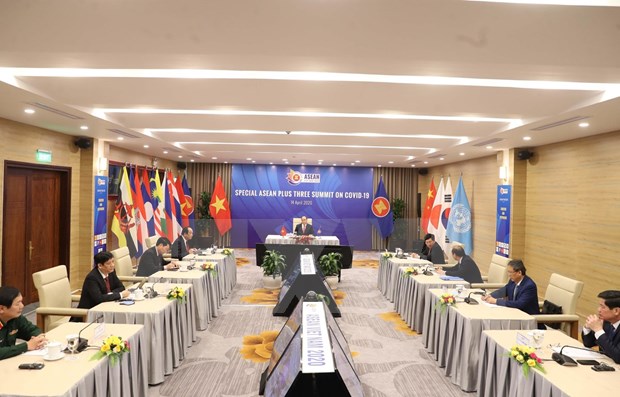 中国和柬埔寨专家高度评价越南在举办东盟和东盟与中日韩领导人特别会议所起着的作用 hinh anh 1