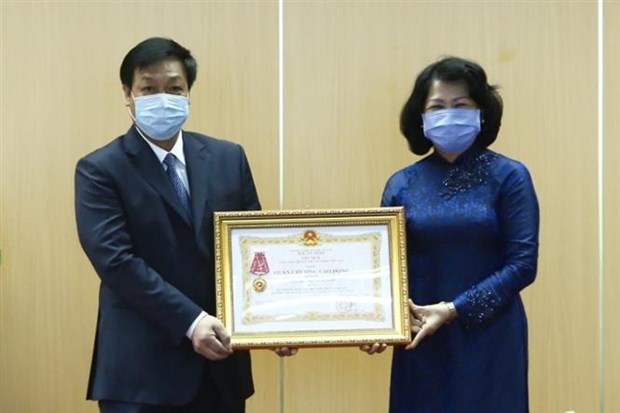 新冠肺炎大流行使民众对越南卫生部门的信心得以增强 hinh anh 2