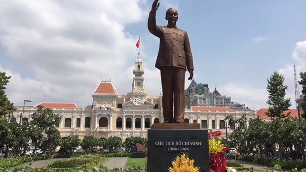 胡志明市举行多项活动 庆祝越南南方解放日、国家统一45周年 hinh anh 1