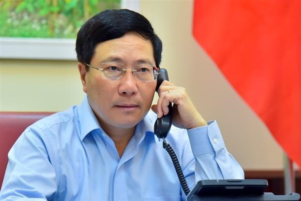 越南政府副总理兼外长范平明与古巴外长通电话 hinh anh 1