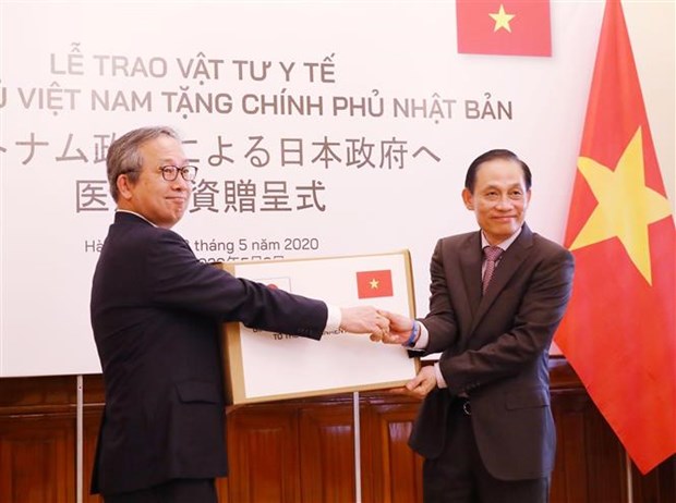 越南向日本政府和人民捐赠14万只医用口罩 hinh anh 1