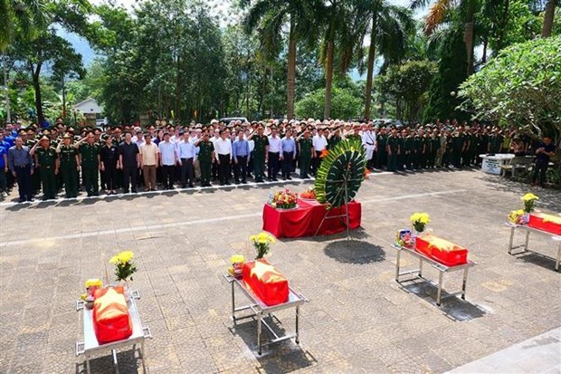 河江省为在捍卫祖国北方边界战争中英勇牺牲的烈士们举行追悼和安葬仪式 hinh anh 1