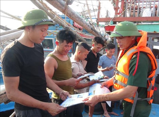 加大对渔民的法律宣传力度 助力渔民安心出海谋生 hinh anh 1