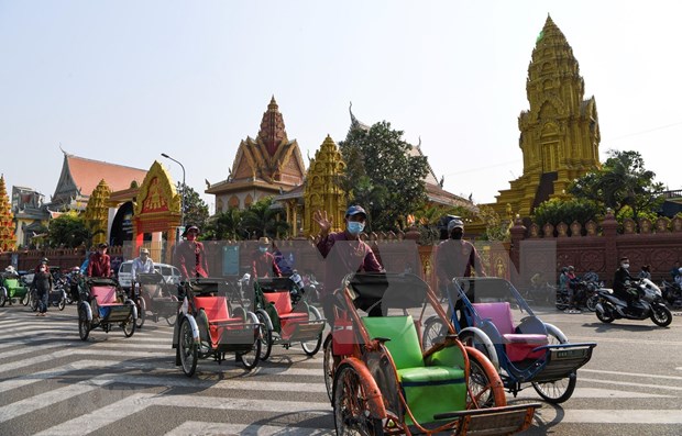 新冠肺炎疫情：柬埔寨取消6个国家的游客入境禁令 hinh anh 1