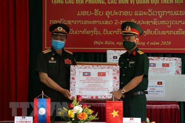 广义省向老挝占巴塞省提供防疫医疗物资援助 hinh anh 1