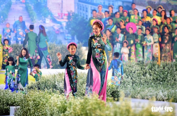 第七次胡志明市奥黛节预计将于9月底举行 hinh anh 1