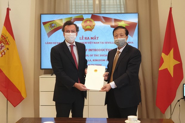 西班牙公民被任命为越南驻西班牙塞维利亚名誉领事 hinh anh 1
