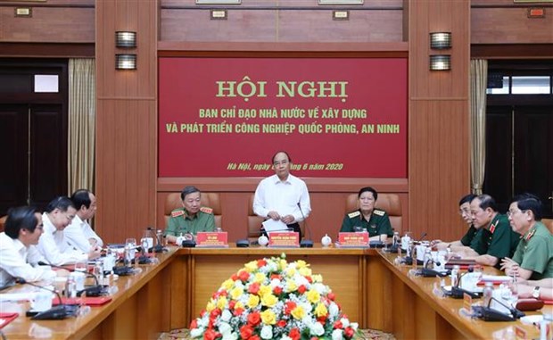 越南政府总理主持国家安全与国防工业建设与发展会议 hinh anh 1