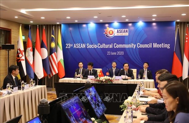 老挝相信东盟人力资源发展计划必定取得巨大成功 hinh anh 1