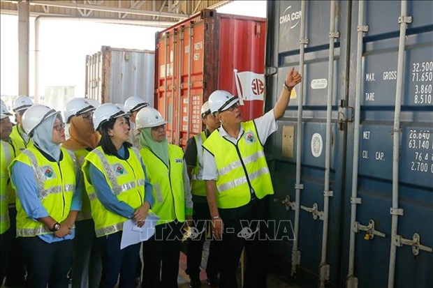 马来西亚查获110个有毒废弃物货柜 史上最大宗 hinh anh 1