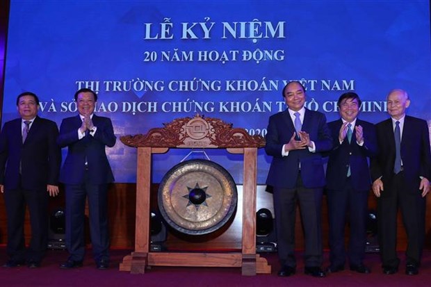 越南政府总理出席越南证券市场成立20周年纪念典礼 hinh anh 1