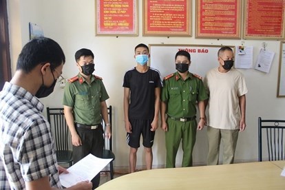 广宁省公安对6名对象的“组织他们非法入境”的行为进行起诉 hinh anh 2