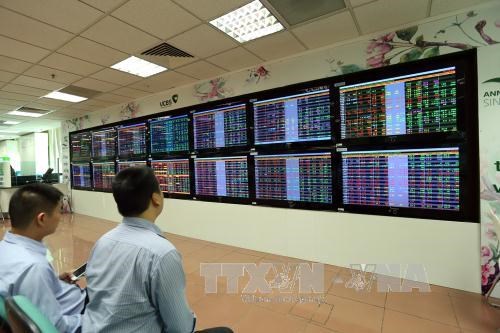 2020年8月第一个交易日越南股市出现令人印象深刻的反弹 hinh anh 1