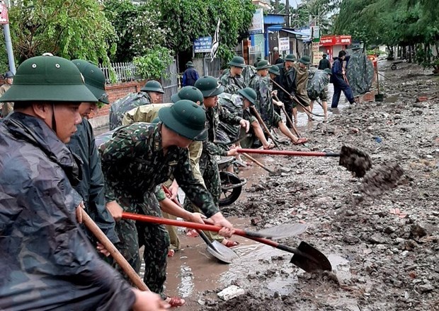 台风森拉克来袭 越南至少2人死亡2人受伤 hinh anh 2